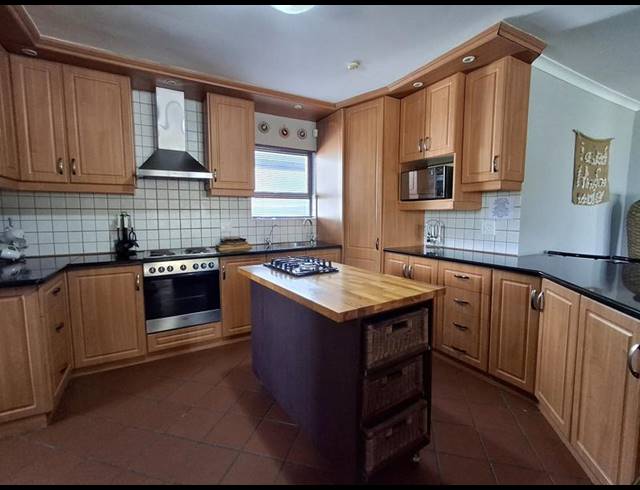 4 BEDROOM HOUSE FOR SALE IN BRITANNIA BAY